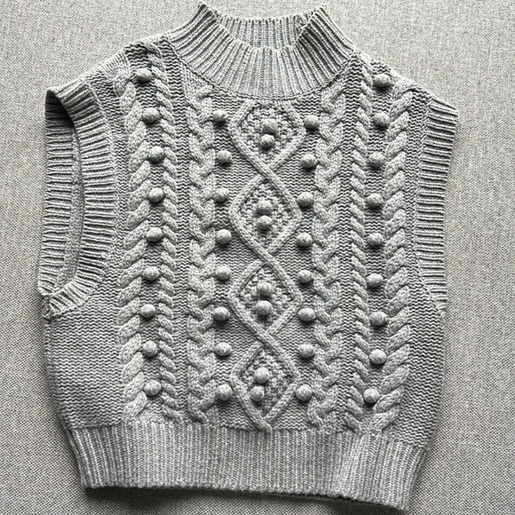Aritzia Sweaters - Aritzia Wilfred Vest